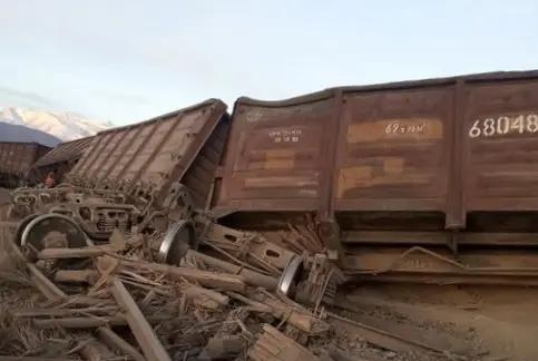В КР с рельсов сошли восемь грузовых вагонов