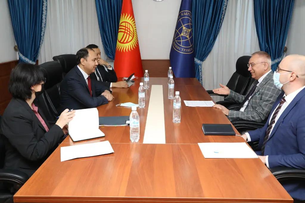 Кыргызстан и Украина обсудили проведение бизнес-форума в 2022 году