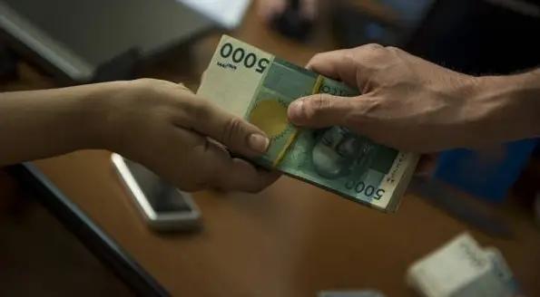 Гражданин КР задержан за взятку в 250 тысяч сомов