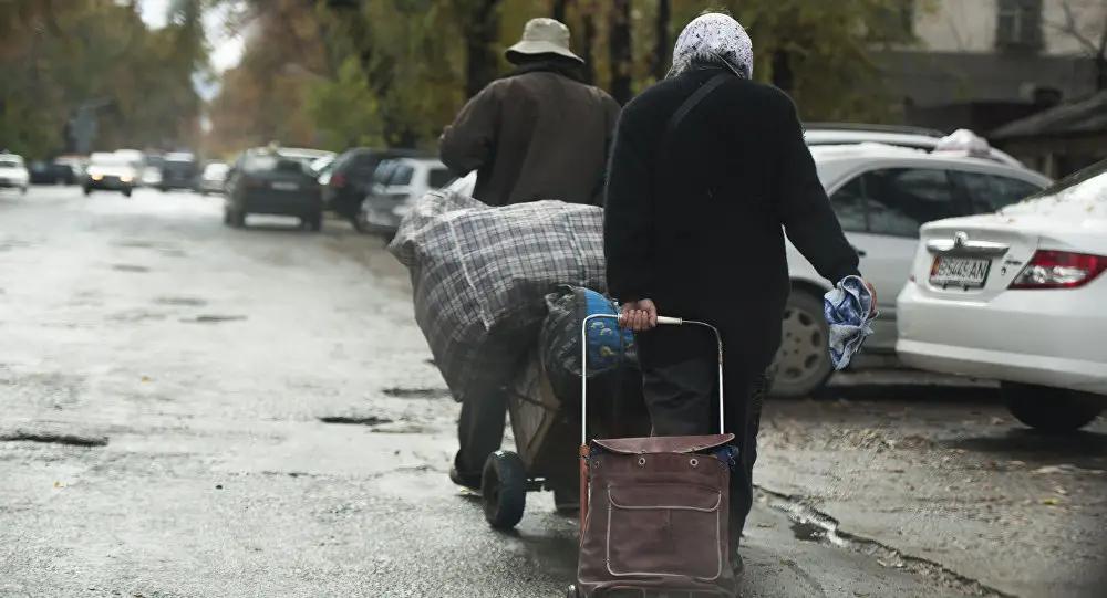 В КР 613 тысяч человек от бедности спасают денежные переводы
