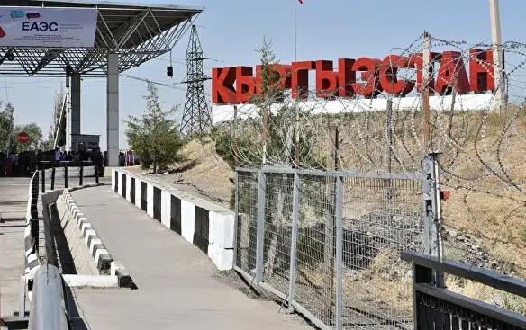 Узбекистан ввел ограничения на въезд для граждан Кыргызстана