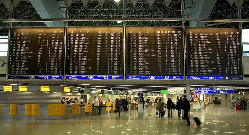 В России изменили сроки пребывания иностранцев