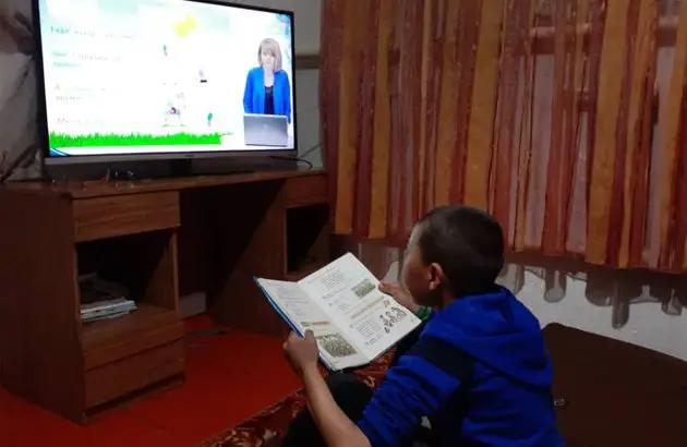 В КР началось дистанционное обучение школьников