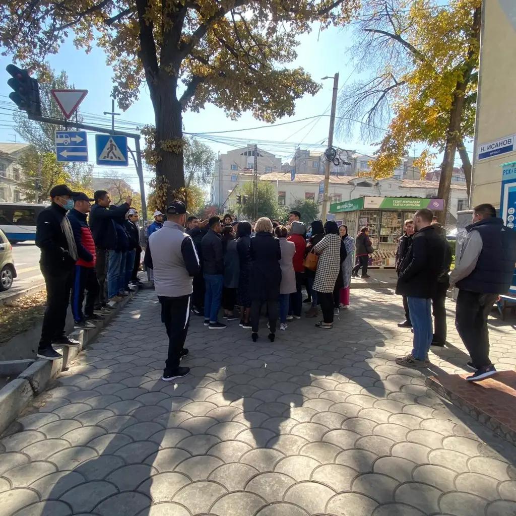 Арендаторы ТЦ «Караван» требуют отставки главы ФУГИ и его заместителя