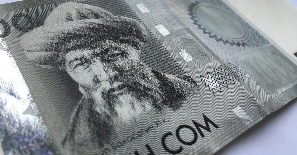 Расходы бюджета на погашение госдолга Кыргызстана выросли в 2.3 раза