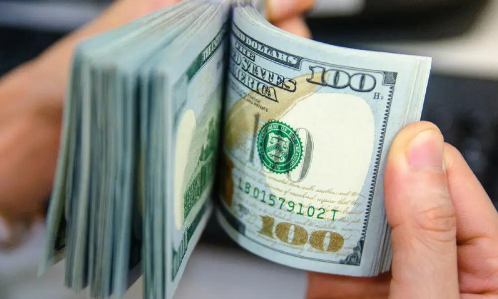 Межбанковские торги закрылись ростом доллара на 0.51%