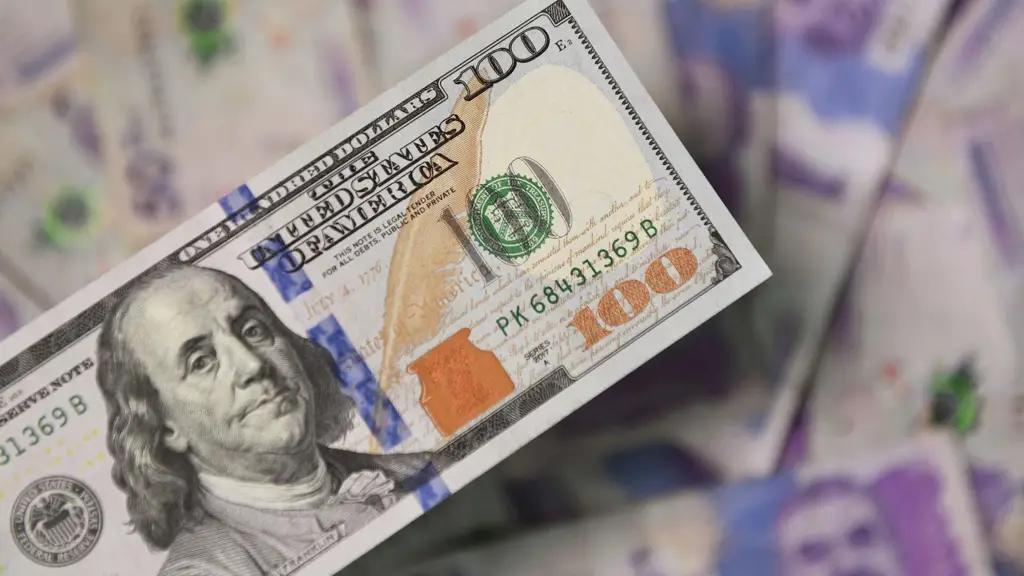 Валютные торги открылись и закрылись снижением доллара