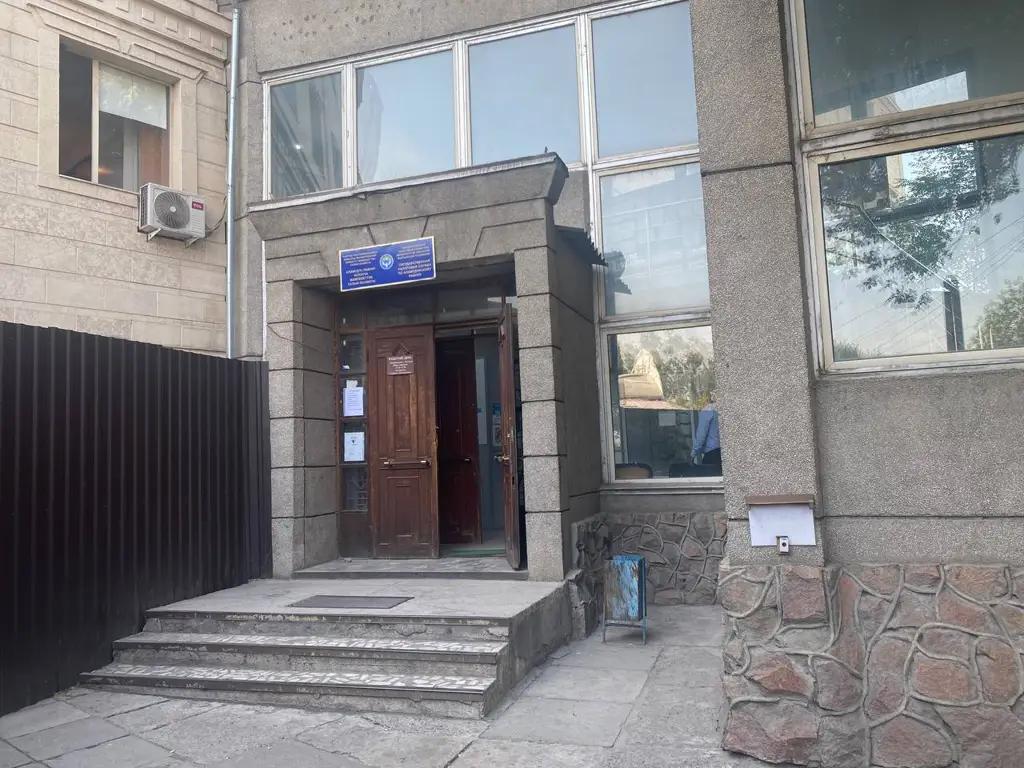 Пустой зал УГНС, хотя сегодня последний день уплаты налога на авто (фото)