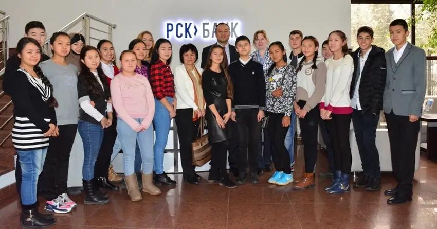 РСК Банк провел очередной День открытых дверей для школьников