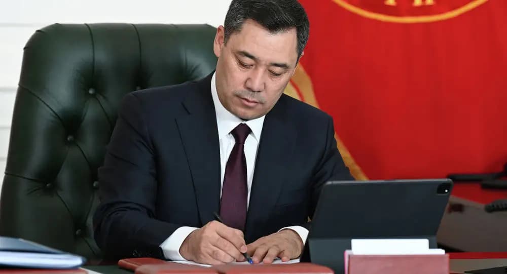 Президент Садыр Жапаров подписал указ об отставке кабмина