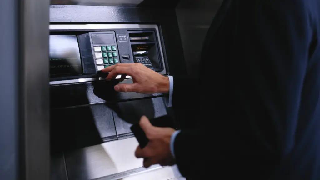 В период карантина казахстанцы меньше обналичивали деньги