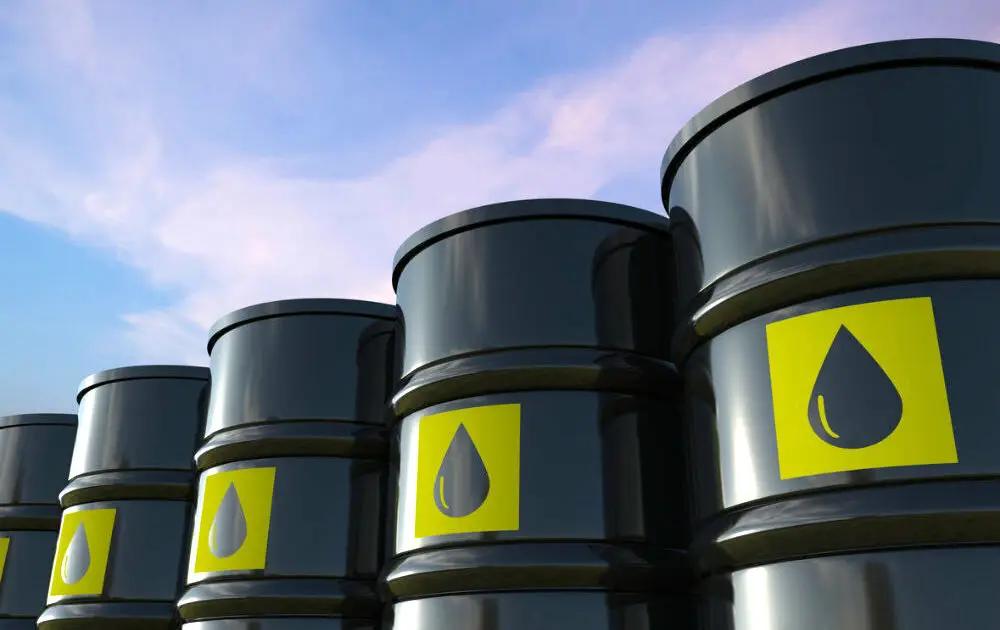 Кабмин продлил запрет на вывоз нефти и нефтепродуктов из Кыргызстана