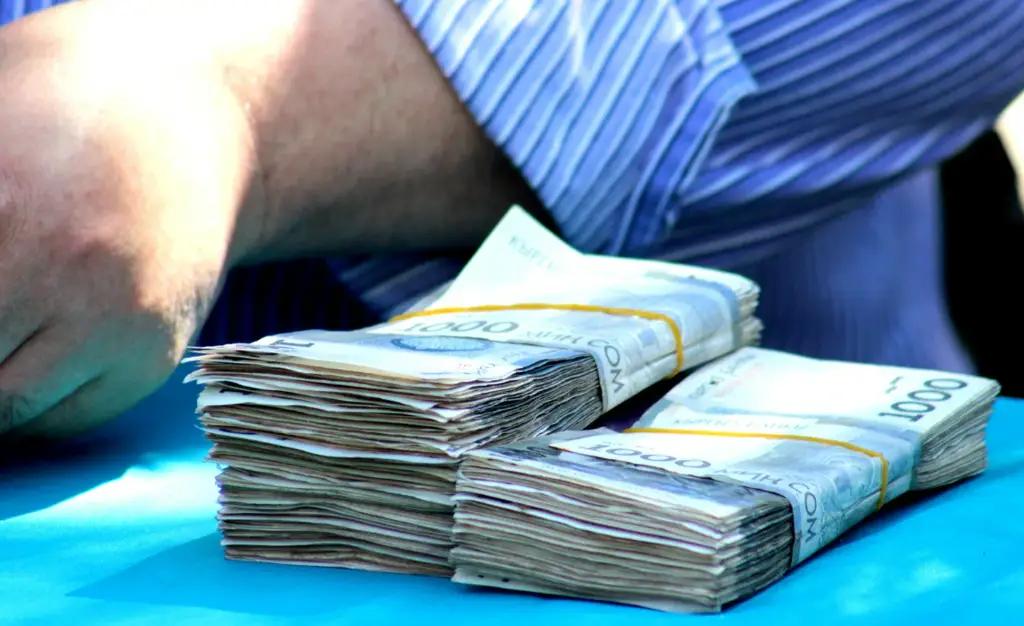 Глава ФОМС КР назвал сумму своей зарплаты