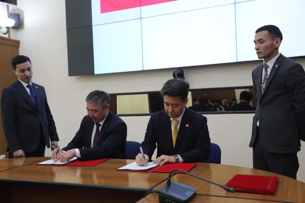 Япония предоставила грант на медоборудование в $7.6 млн