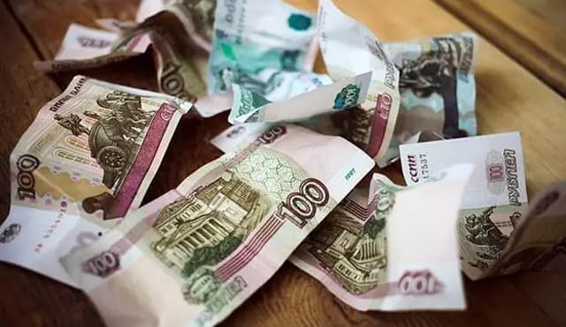 Нефть марки Brent снизилась до уровня 1 месяца - рубль подешевел на 1,5%