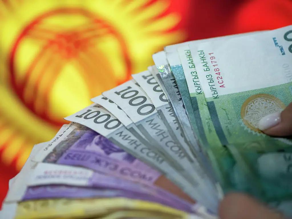 Сом укрепился почти ко всем основным валютам. Курс НБ КР