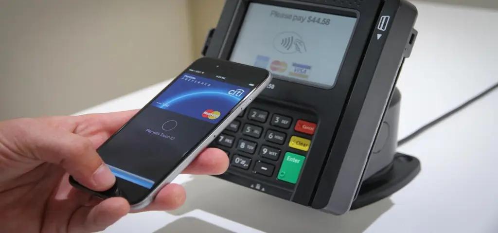 Банковские карты «Мир» появятся в Apple Pay