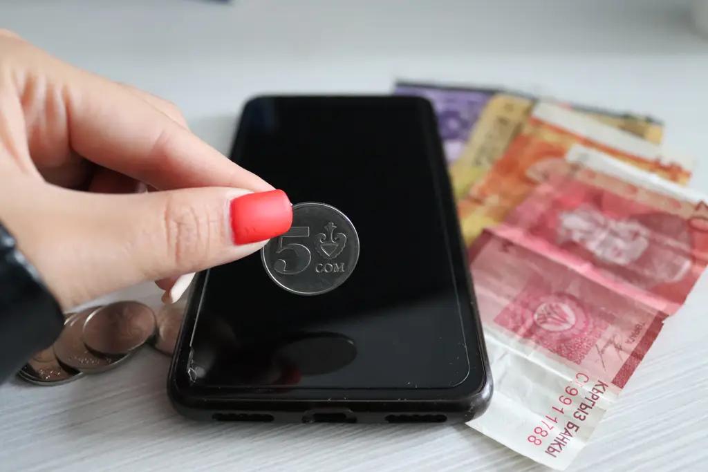 В Кыргызстане сотовые операторы оказали услуг на 5.2 млрд сомов