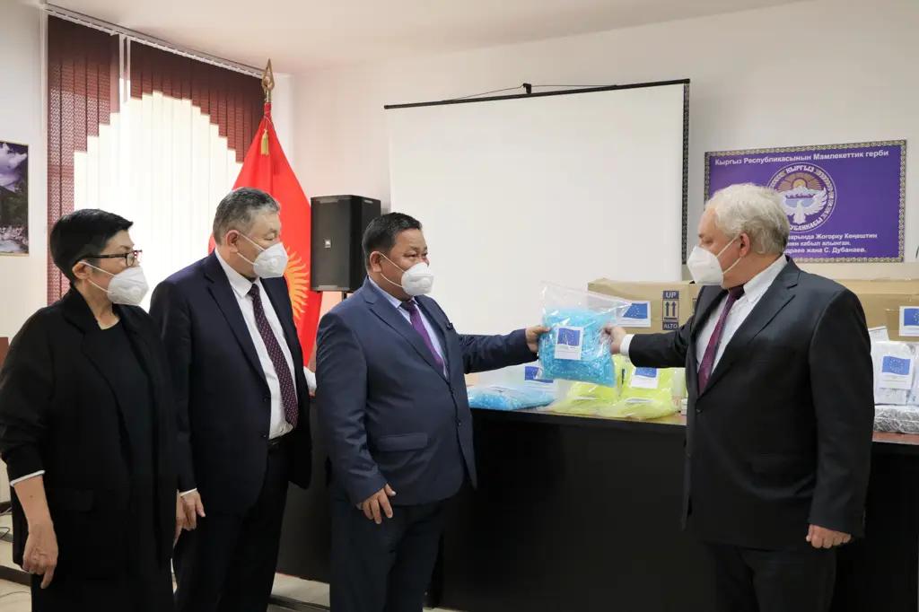 Евросоюз передал КР наборы для выявления COVID-19 на €100 тысяч