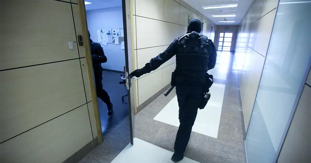 В головном офисе «Кумтор голд компани» проходит обыск
