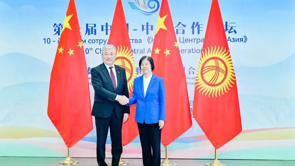 КР и Китай обсудили строительство ЖД КНР — КР — Узбекистан