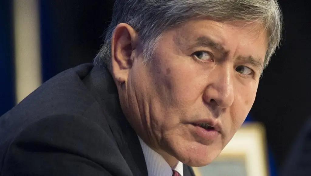 В Кыргызстане остался только один экс-президент – Атамбаева лишили статуса