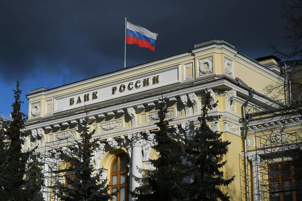 Рубль укрепился к доллару США и евро. Курс Банка России на 19 апреля