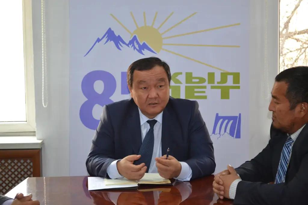 Айтмамат Назаров встретился с депутатами местного кенеша