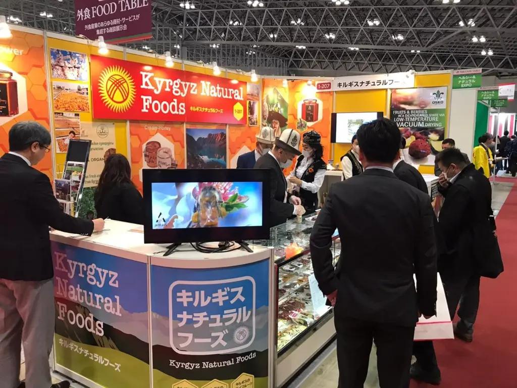 Кыргызские компании презентовали мед и сухофрукты на японской выставке