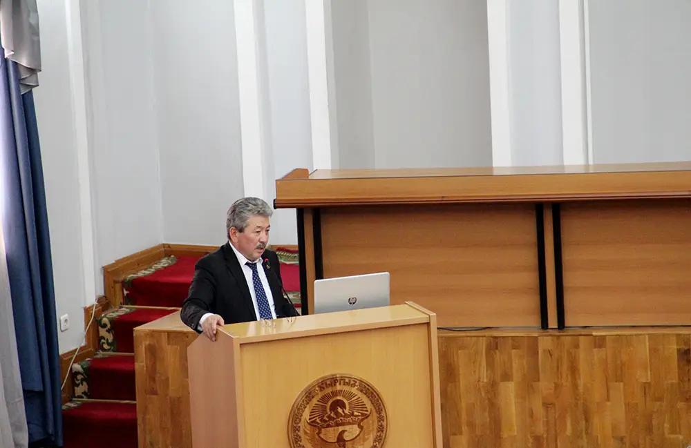 Дефицит бюджета по итогам года сократится до 15.2 млрд сомов - Касымалиев