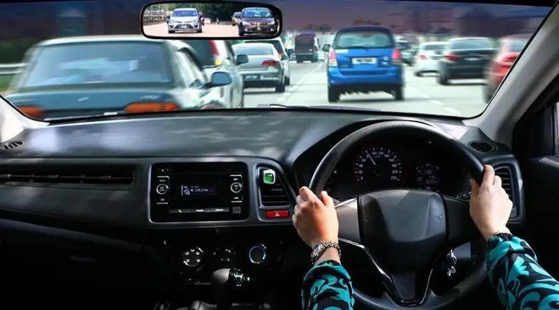 Депутат предложила убрать запрет на ввоз праворульных авто