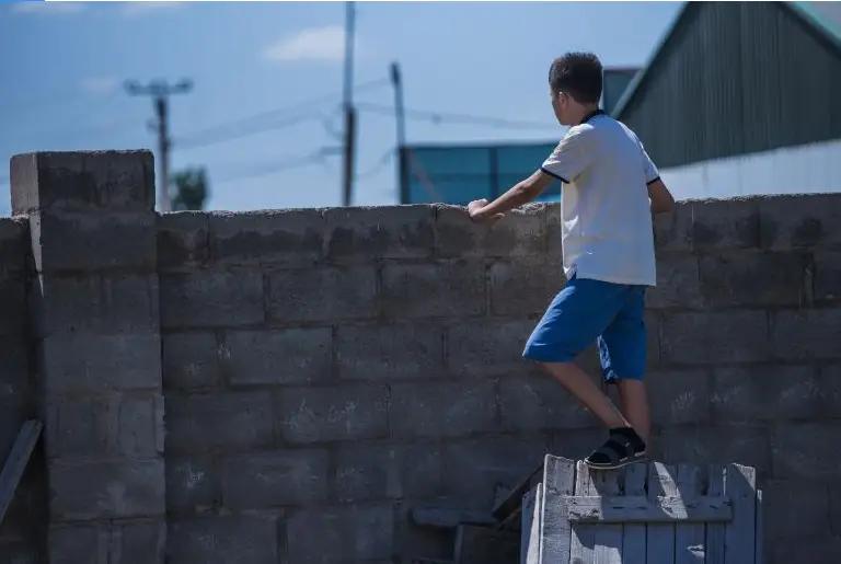В Кыргызстане снизилось количество нуждающихся семей — Минтруда