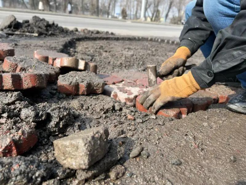 В Бишкеке дороги с дефектами построили 12 из 14 подрядчиков