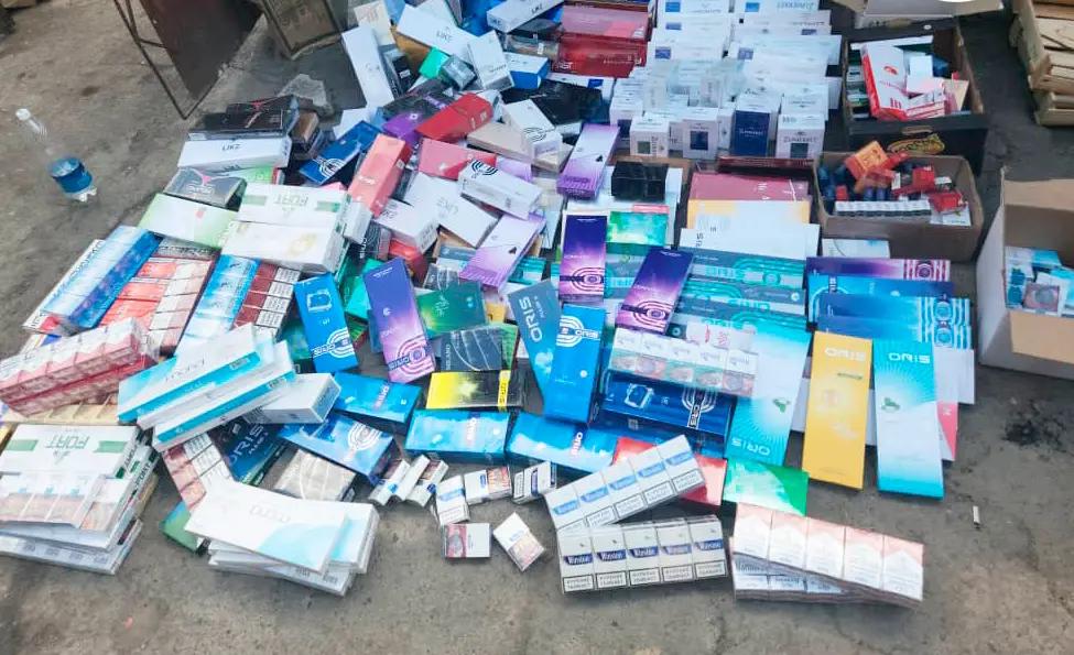 В районе Орто-Сайского рынка выявили 3 тысячи нелегальных пачек сигарет