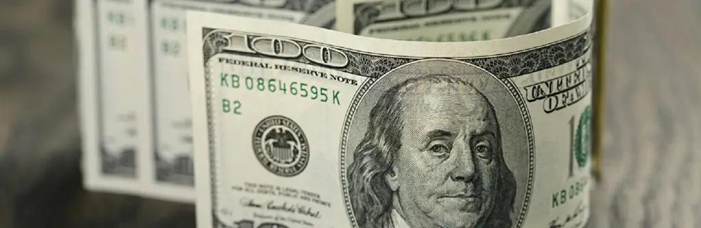 Межбанковские валютные торги открылись с пониженной ценной доллара США