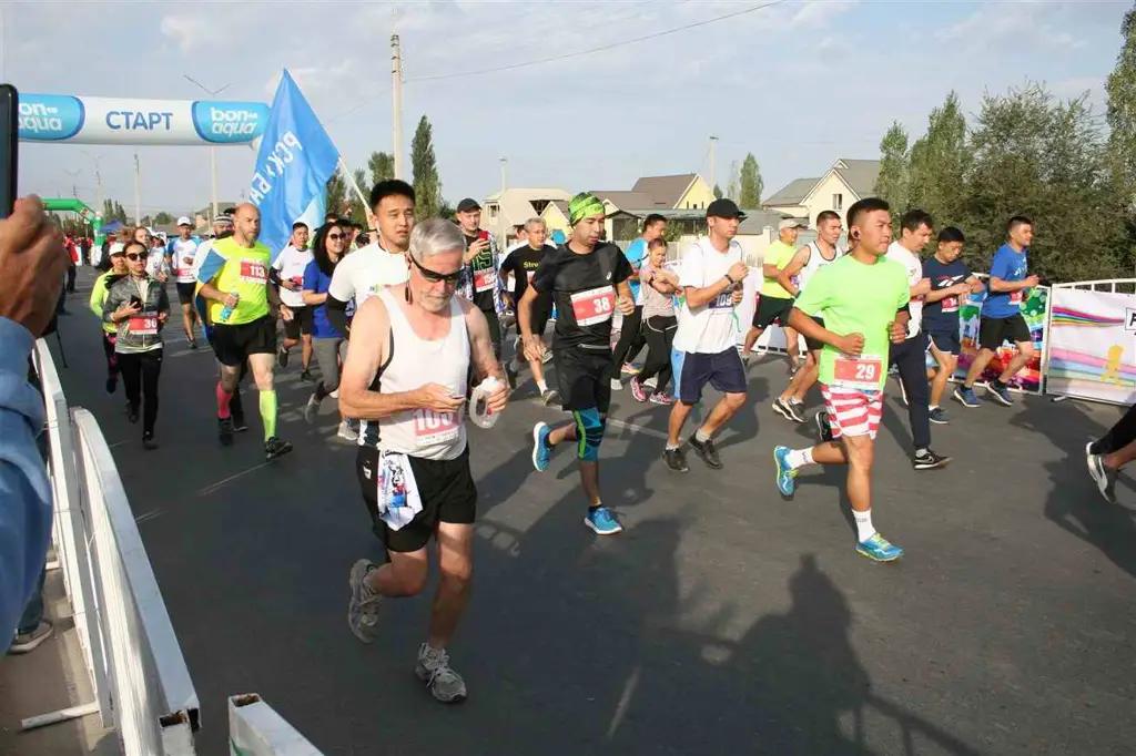 Жители Бишкека могут заработать на забеге за сохранение снежного барса