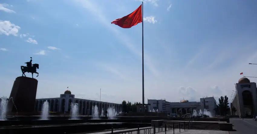 Динамика курсов валют с начала дня 30.08.2017: доллар ↗ евро ↘ рубль ↘ тенге ↘