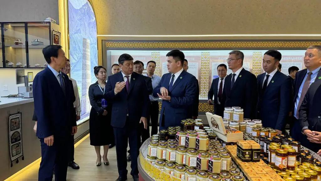 В Сиане открылся торговый павильон Кыргызстана