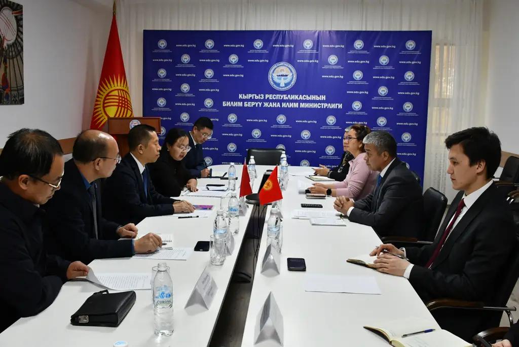 Вузы КР и КНР заключили меморандум о сотрудничестве в подготовке энергетиков