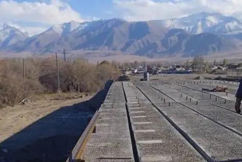 В Кочкорском районе идет строительство моста через реку Чу