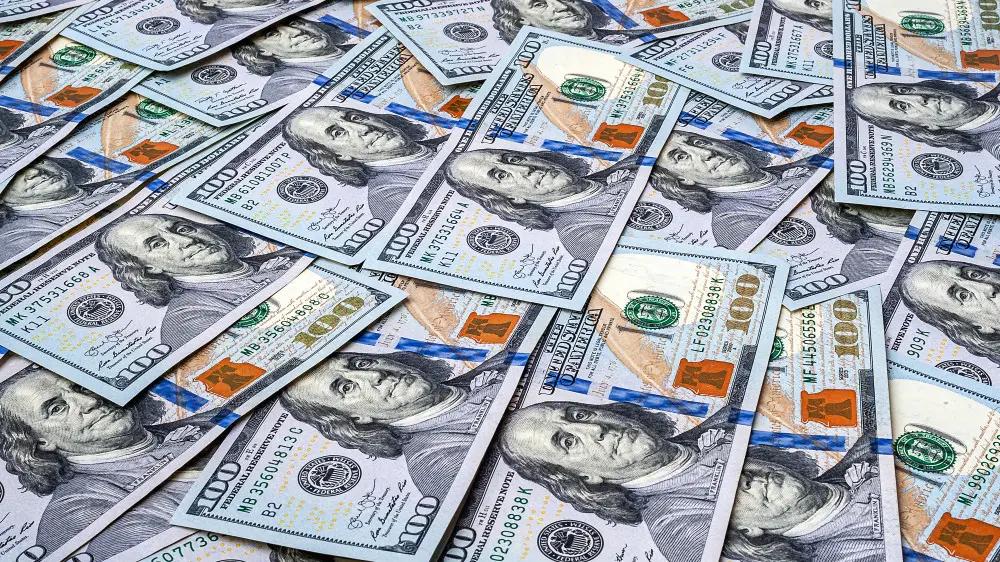 Доллар США продолжил расти к сому, несмотря на интервенцию НБ КР. Курсы на завтра