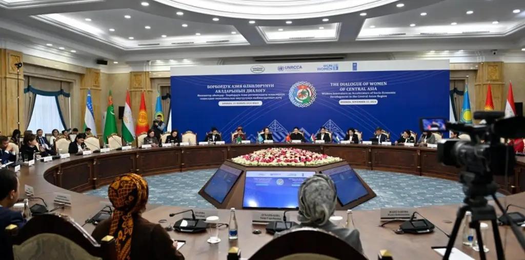 Кыргызстан передал председательство в Диалоге женщин стран ЦА Таджикистану