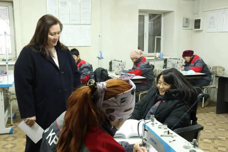 В Минтруда обсудили вопросы трудоустройства людей с инвалидностью в швейной отрасли