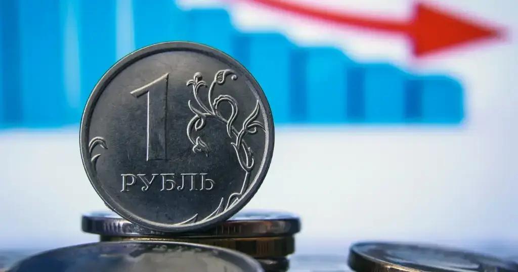 Рубль упал на 2.31%. Курсы валюты на 28 ноября