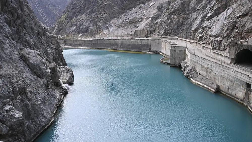 На Токтогульской ГЭС появится передовая плавучая солнечная станция