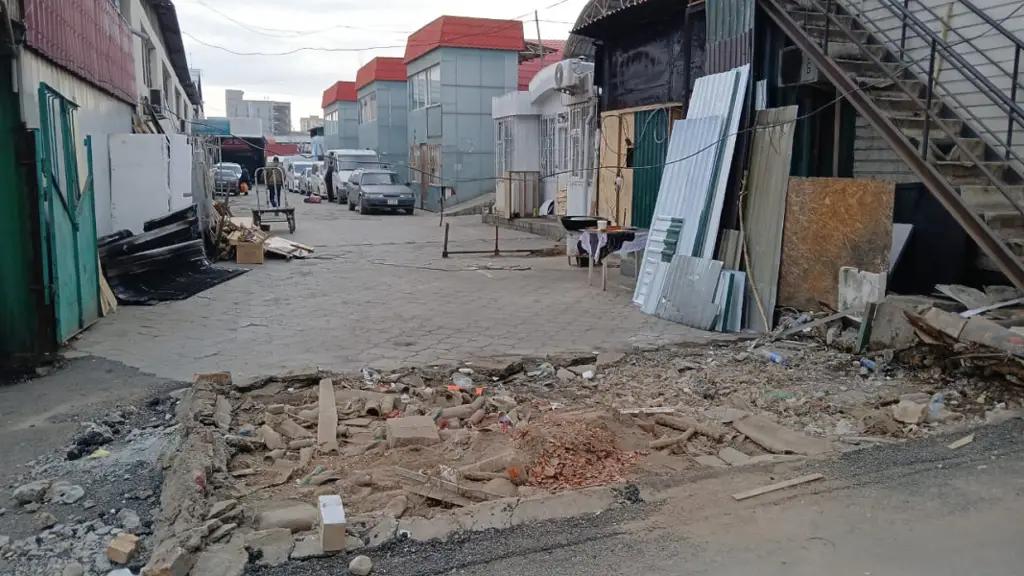 В Бишкеке обсудили проекты по строительству многоярусной парковки на 300 мест на улице Безымянной