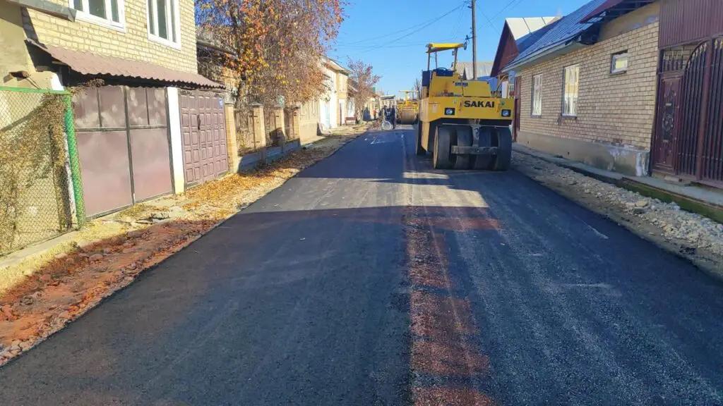 В Ошской области продолжают асфальтировать дороги