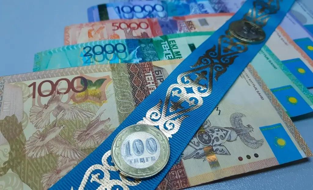 Тенге упал еще на  0.12%. Курсы валюты на 5 декабря