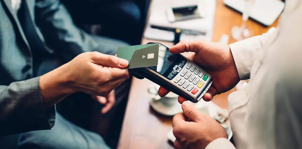 В Кыргызстане обсудили развитие безналичных платежей и новые меры поддержки