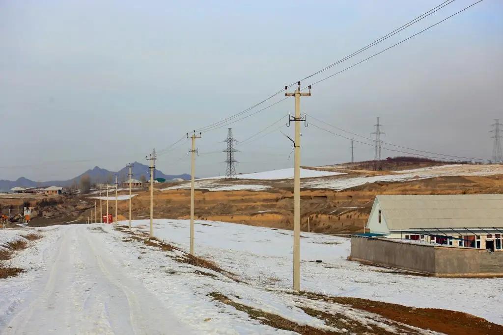 Около 100 семей в жилмассиве в Оше обеспечили электричеством